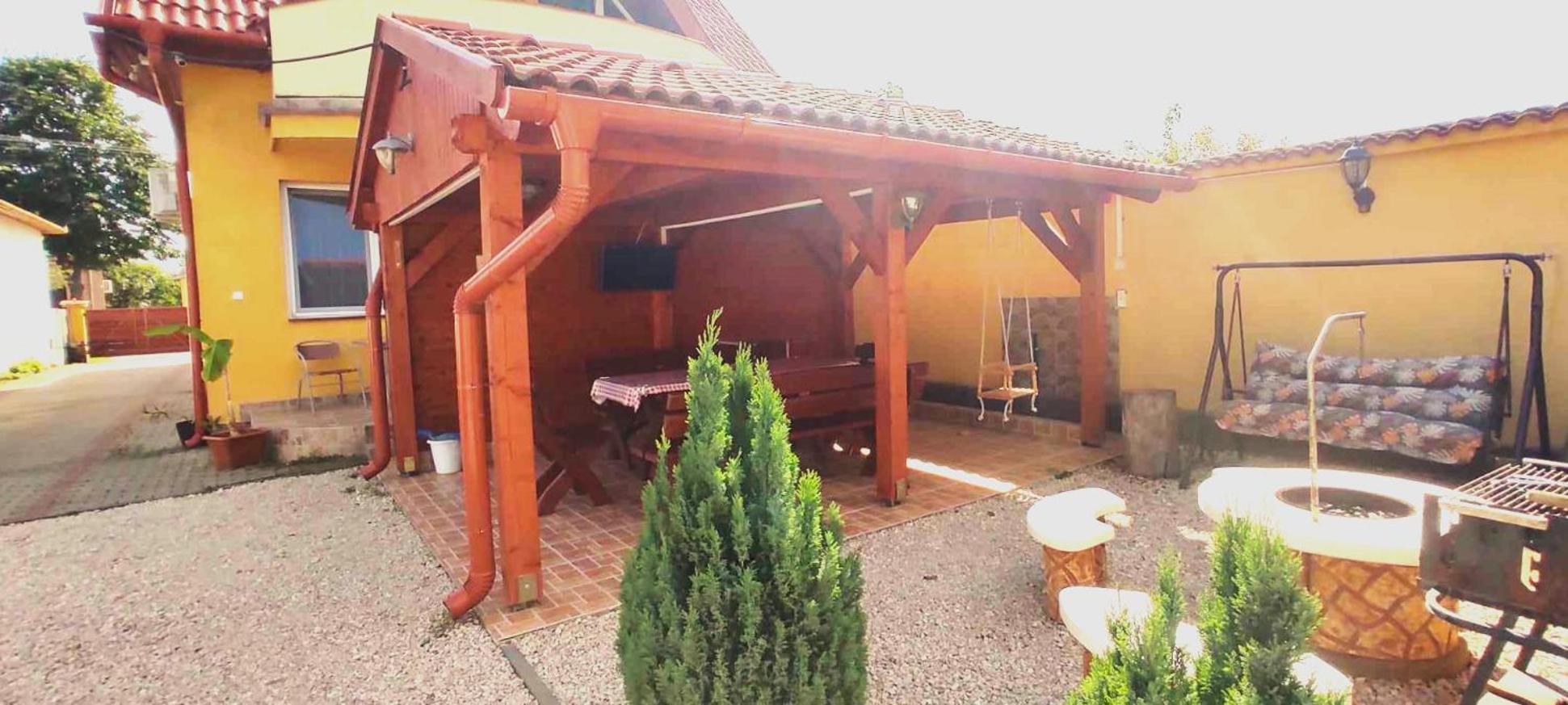 Fortuna Apartman Hajdúszoboszló Buitenkant foto